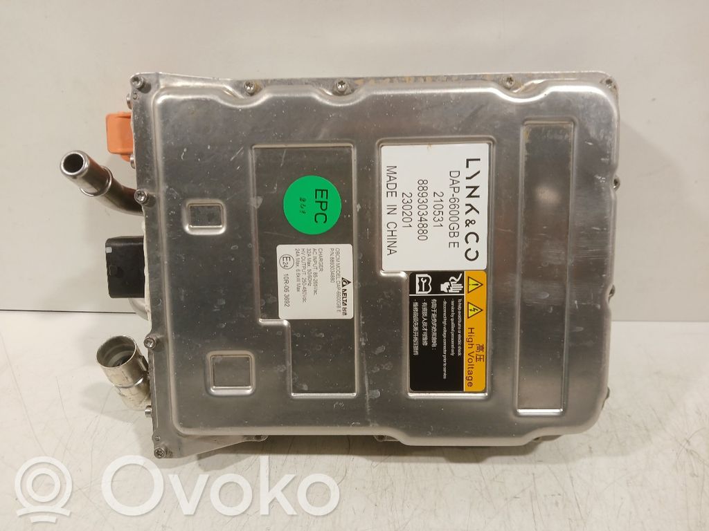 Lynk & co 01 Chargeur batterie (en option)