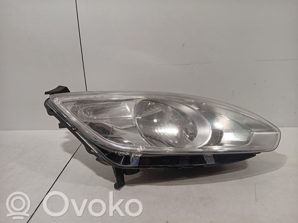 Ford C-MAX II Lampa przednia 