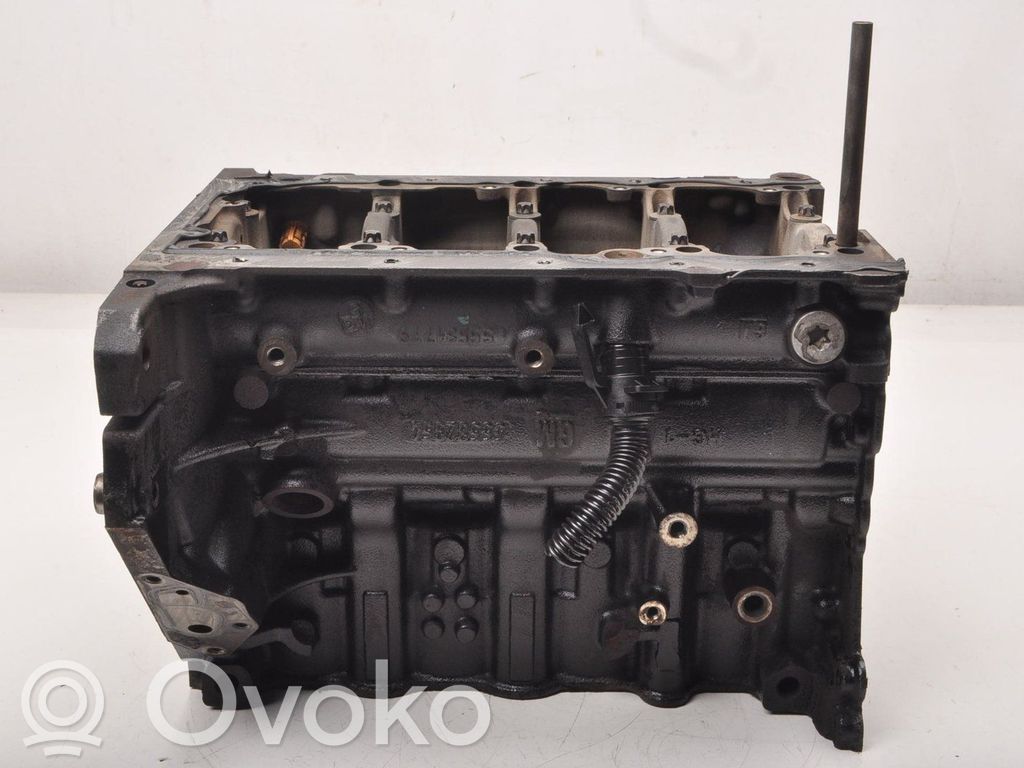 Opel Astra J Engine block 