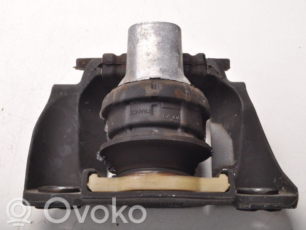 Volvo XC90 Engine mounting bracket 