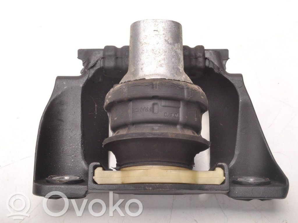 Volvo XC90 Engine mounting bracket 