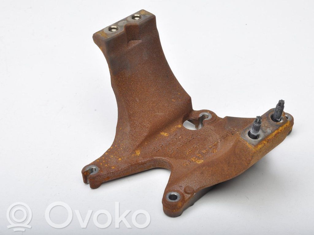 Volvo XC60 Engine mounting bracket 