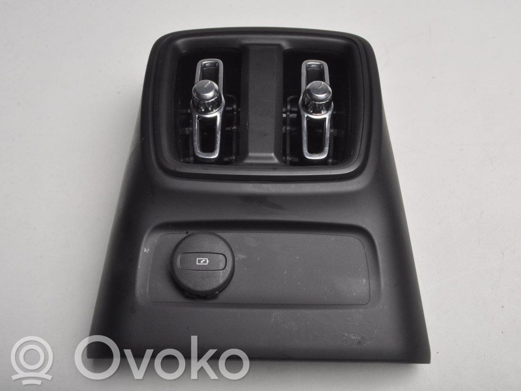 Volvo XC40 Dysze / Kratki nawiewu deski rozdzielczej 