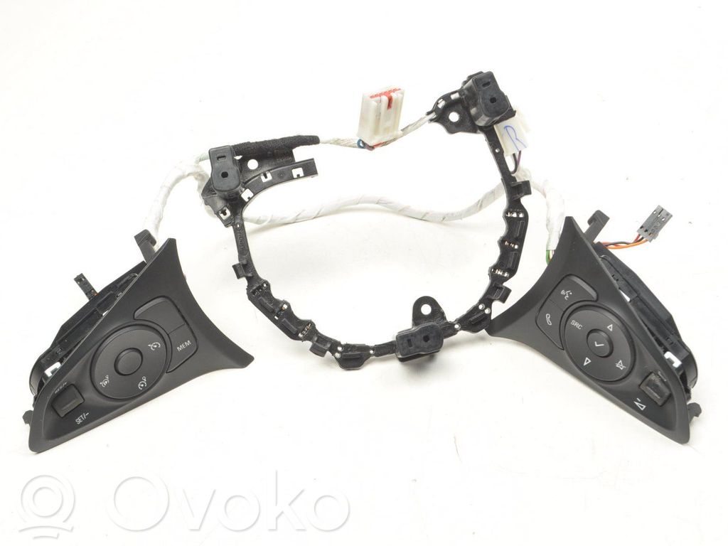 Opel Corsa F Boutons / interrupteurs volant 
