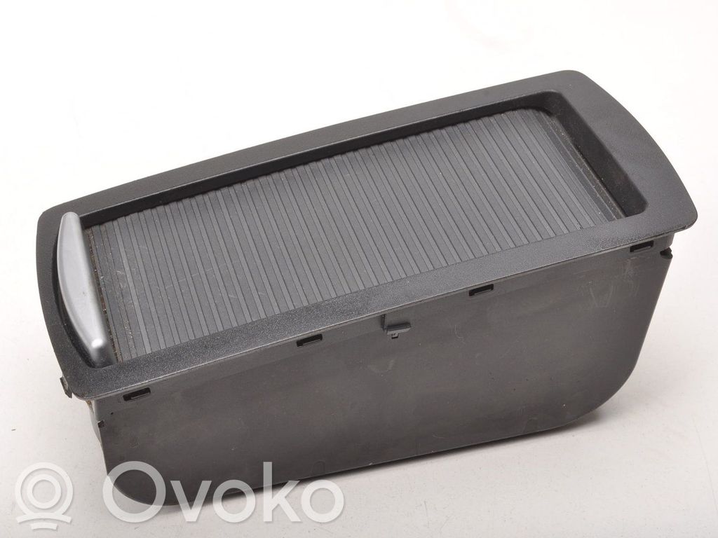 Volvo C70 Puodelio laikiklis 