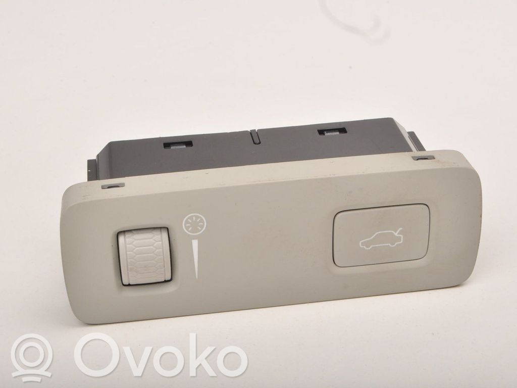 Tailgate/boot open switch button   31481439