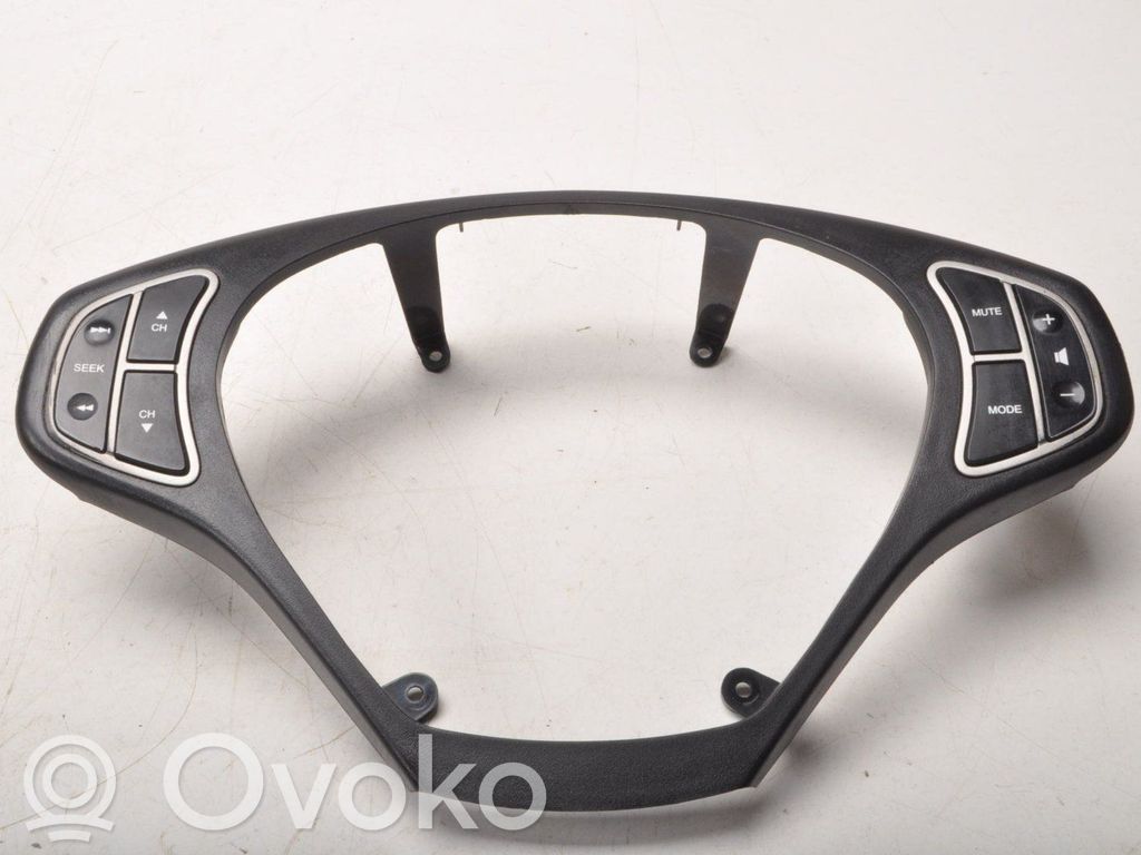 KIA Ceed Steering wheel buttons/switches 