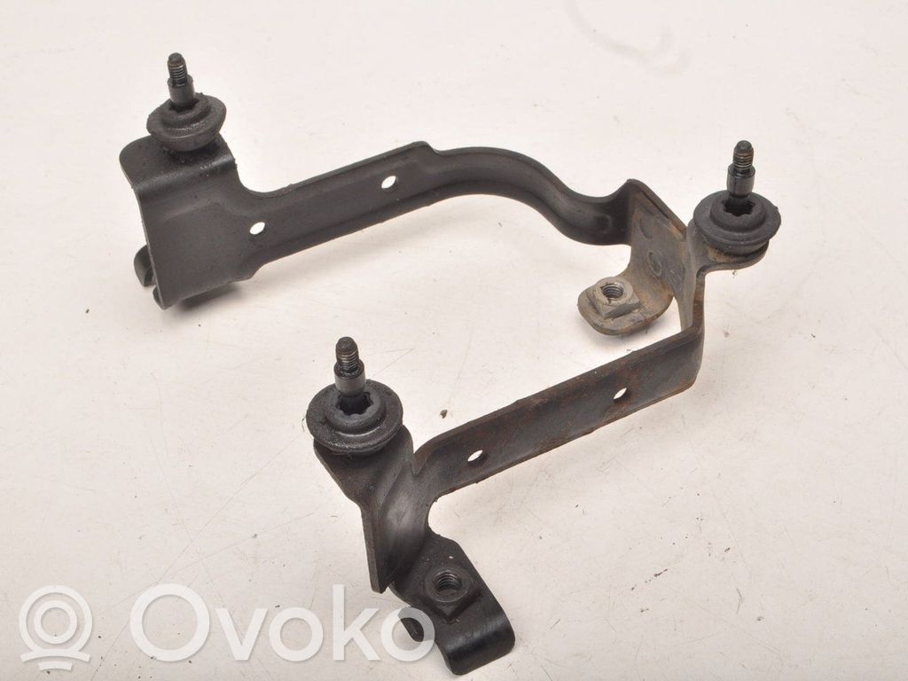 Volvo C70 Power steering pump mounting bracket 