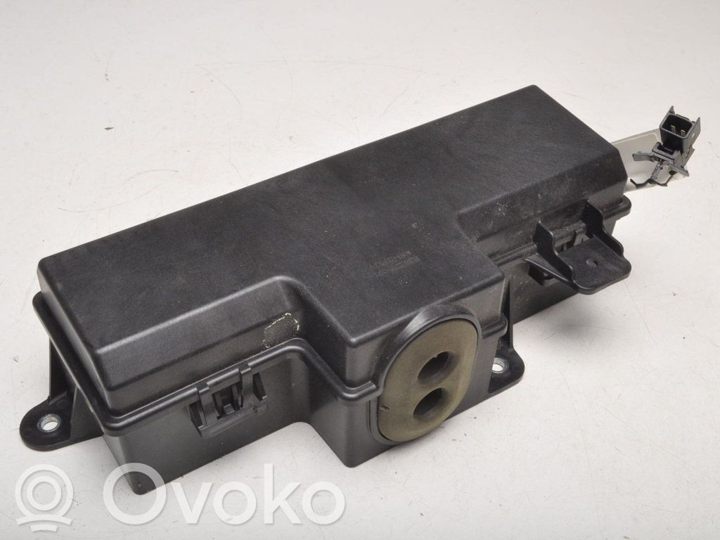 Opel Insignia A Takaluukun lukon salvan moottori 