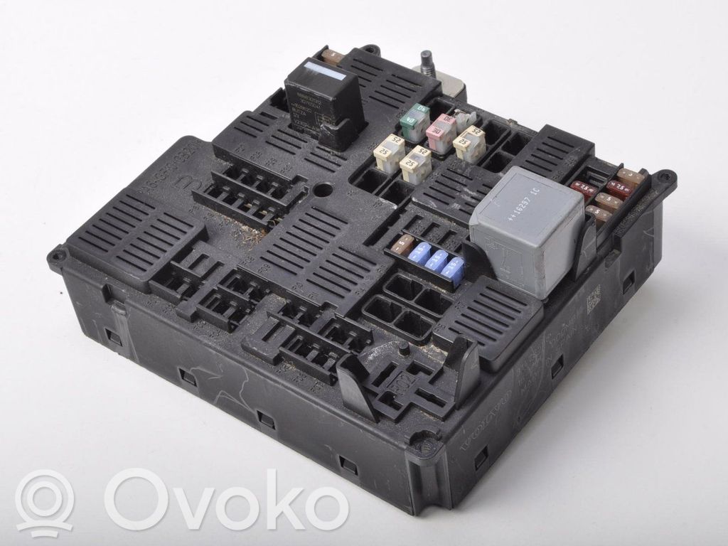 Volvo S90, V90 Saugiklių dėžė (komplektas) 