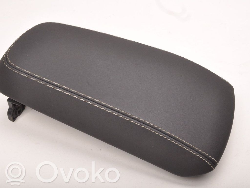 Volvo XC40 Podłokietnik tunelu środkowego 