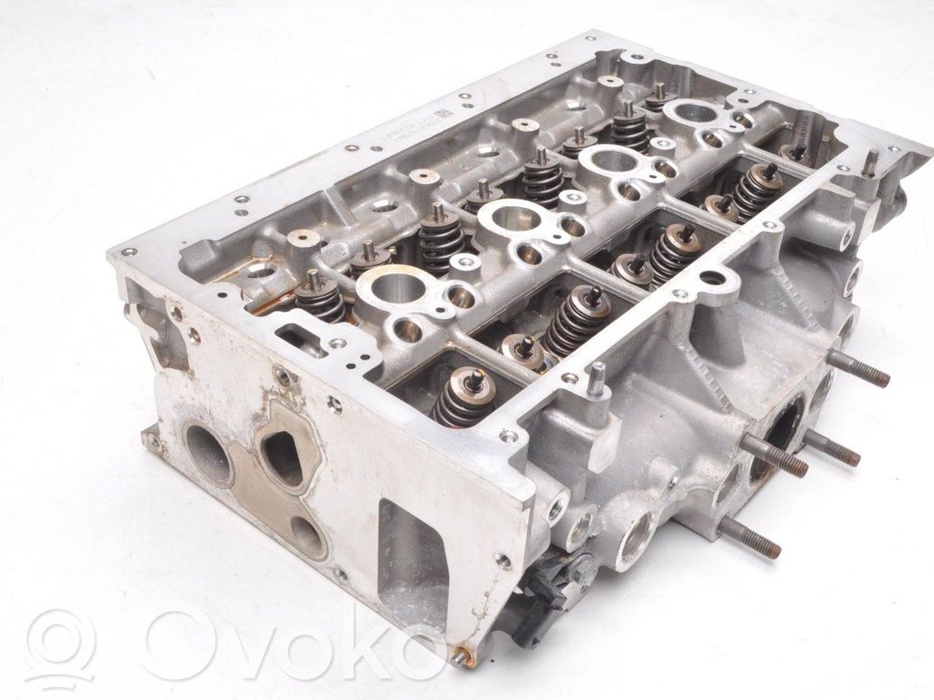 Volkswagen Golf VIII Engine head 