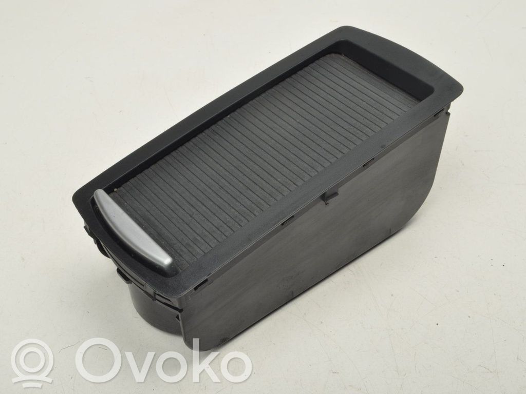 Volvo C70 Puodelio laikiklis 
