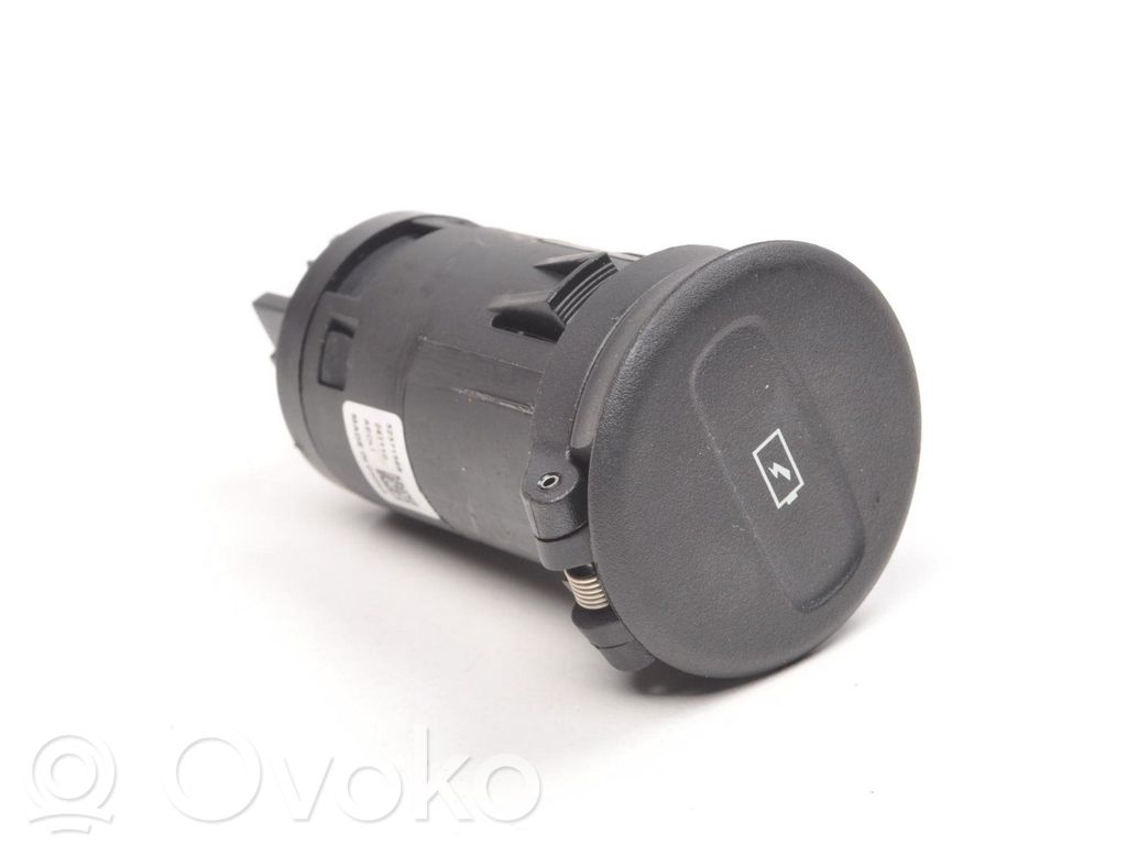 Volvo XC40 USB socket connector 