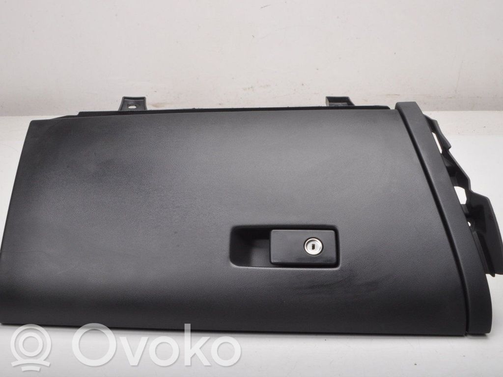 Volvo V60 Glove box 