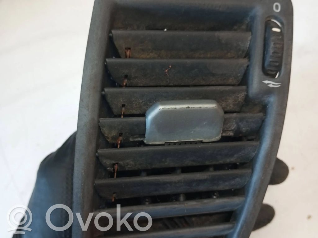 Volvo XC90 Kojelaudan sivutuuletussuuttimen kehys 