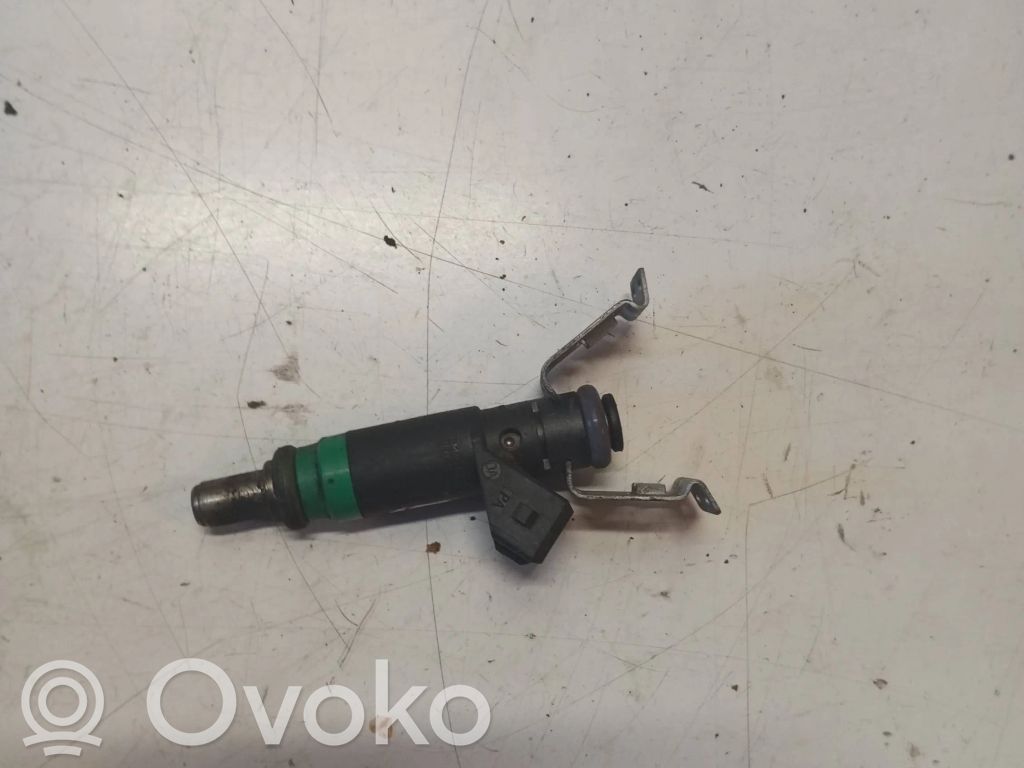 Volvo S40 Fuel injector 