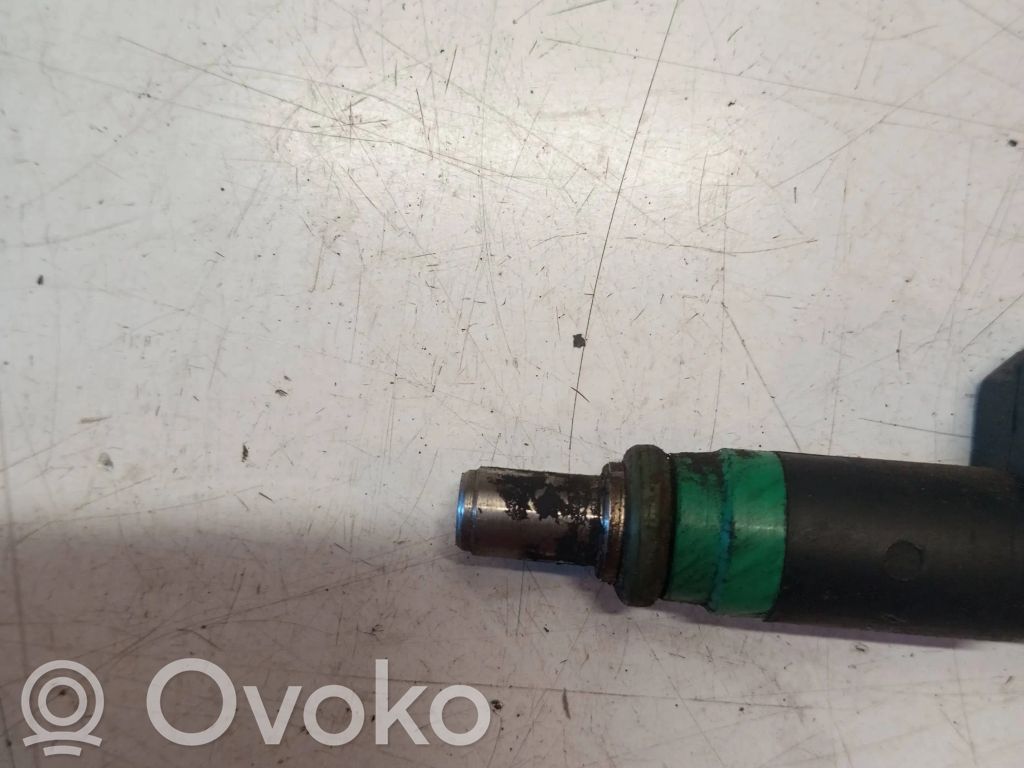 Volvo S40, V40 Fuel injector 