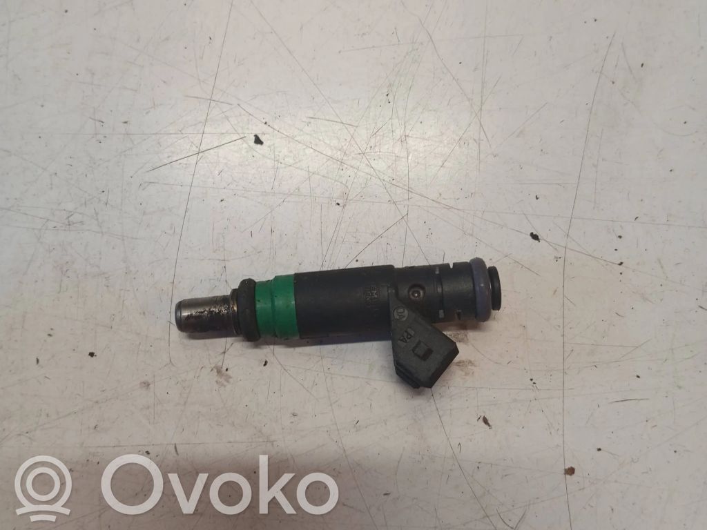 Volvo S40 Fuel injector 