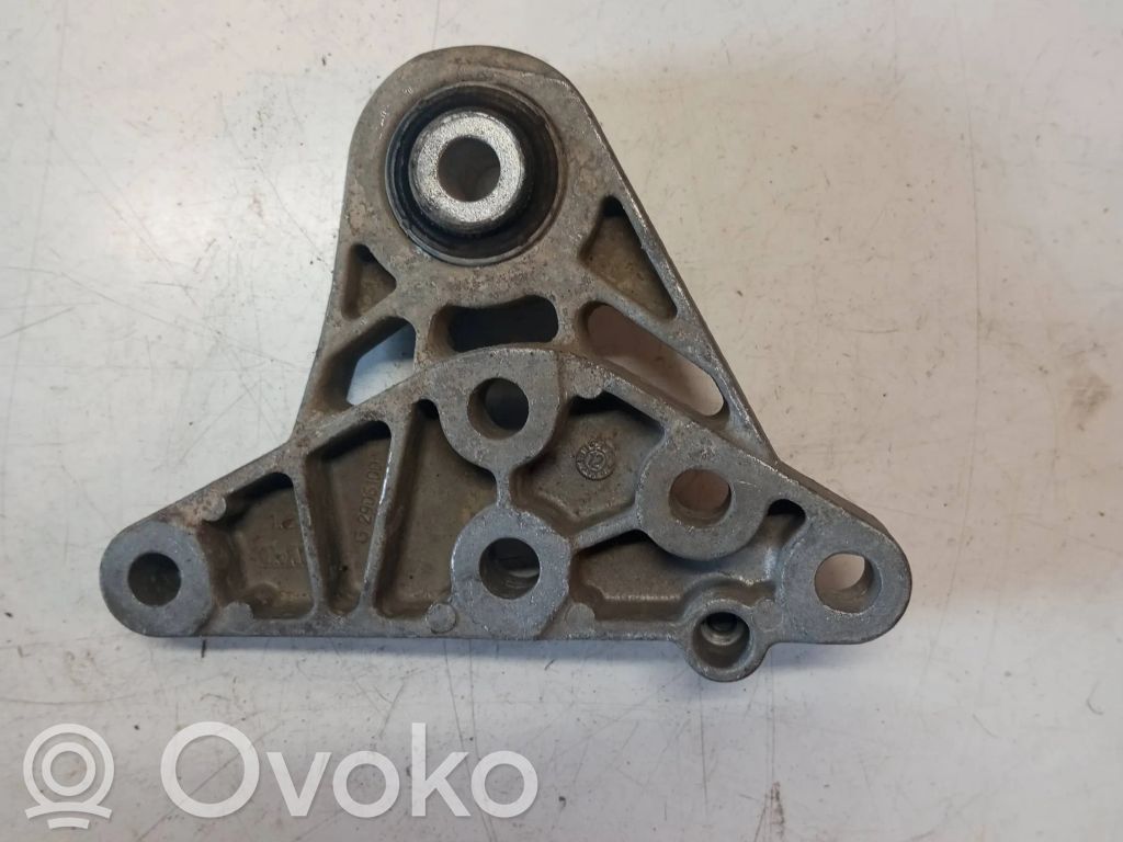 Volvo S60 Engine mount bracket 
