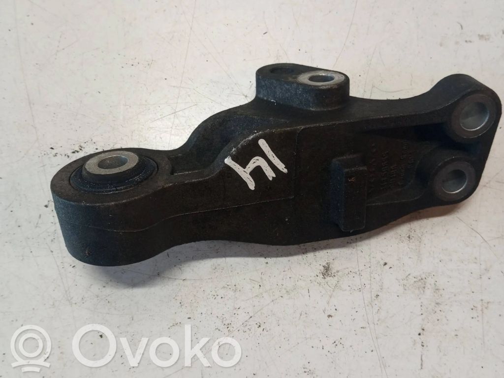 Volvo V40 Engine mounting bracket 