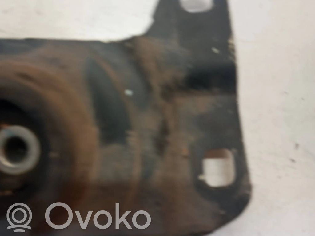 Volvo C30 Engine mount bracket 