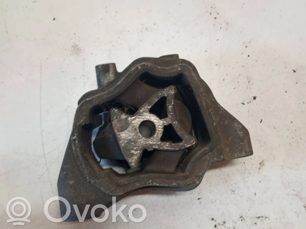 Volvo V70 Engine mount bracket 