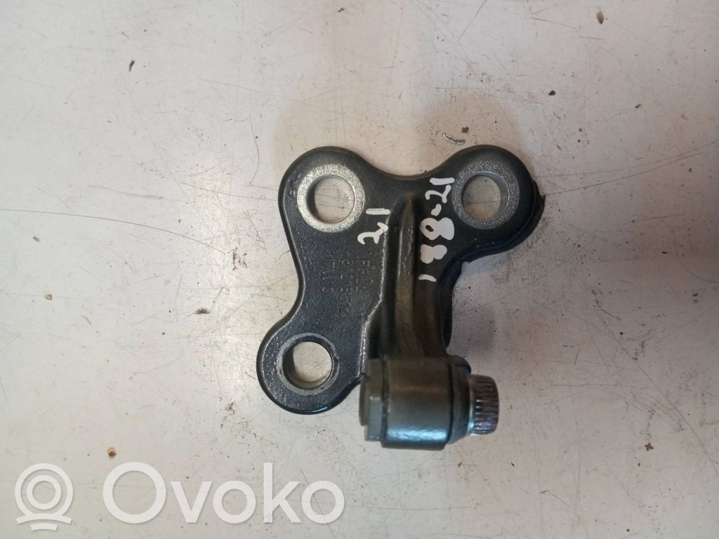 Volvo V60 Zawias dolny drzwi przednich 