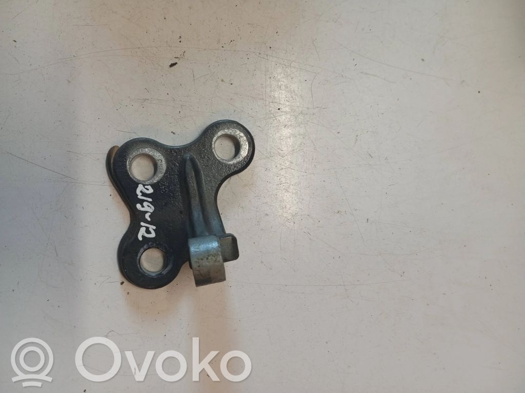 Volvo V60 Priekšpusē augšējā vira (eņģe) 