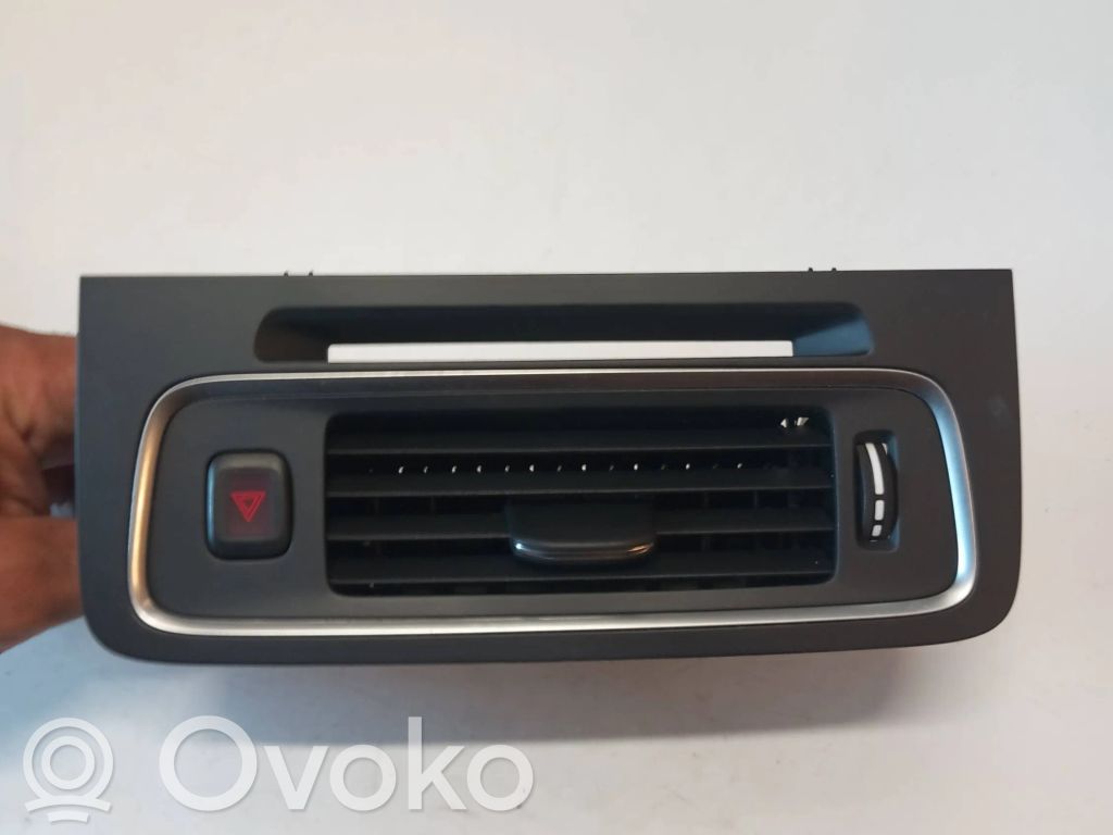 Volvo V60 Dysze / Kratki środkowego nawiewu deski rozdzielczej 