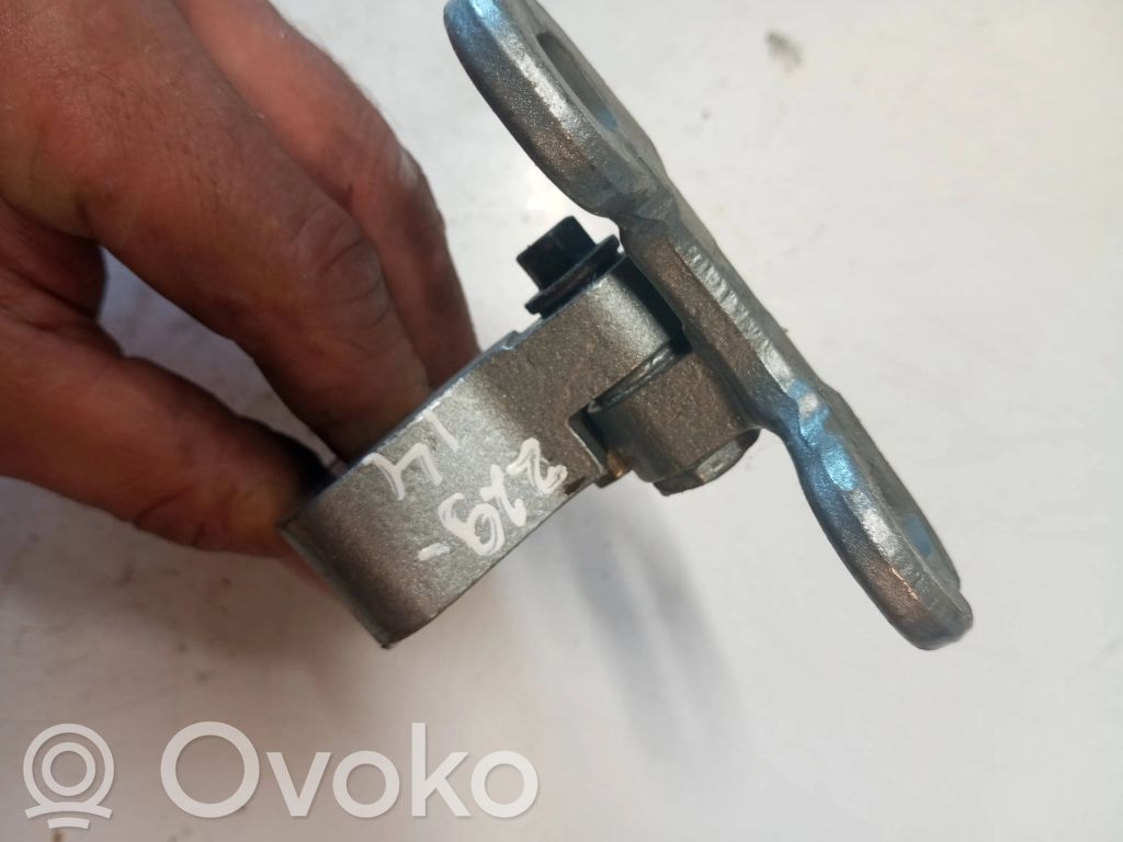 Volvo V40 Front door upper hinge 