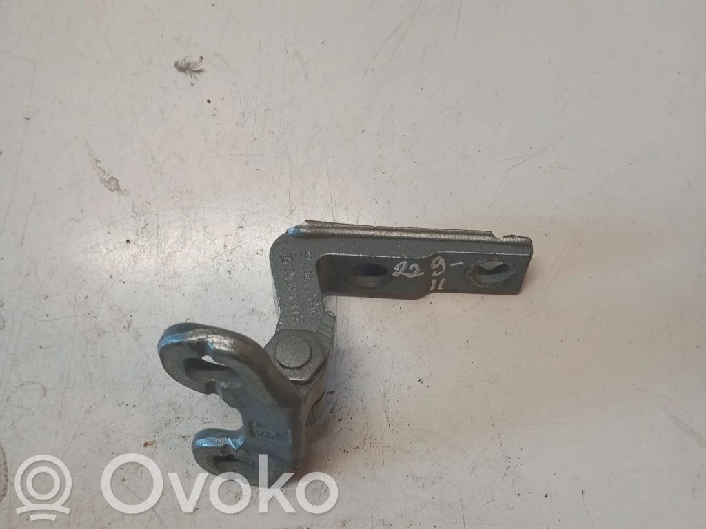 Volvo V40 Front door upper hinge 