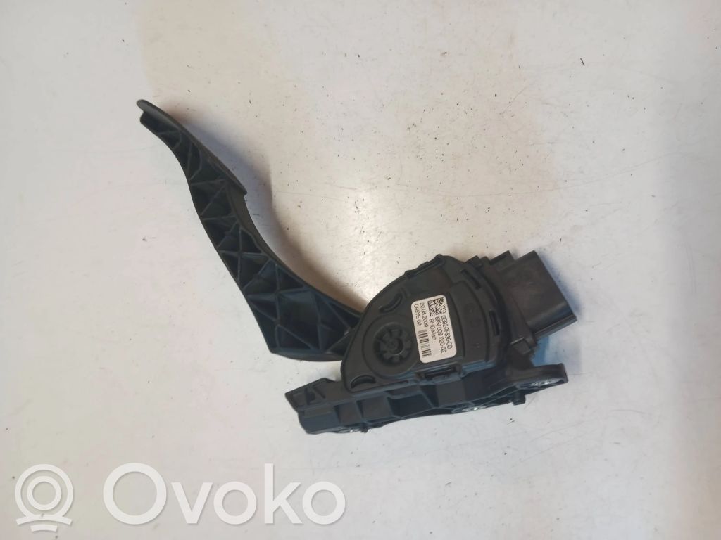 Volvo V70 Accelerator throttle pedal 