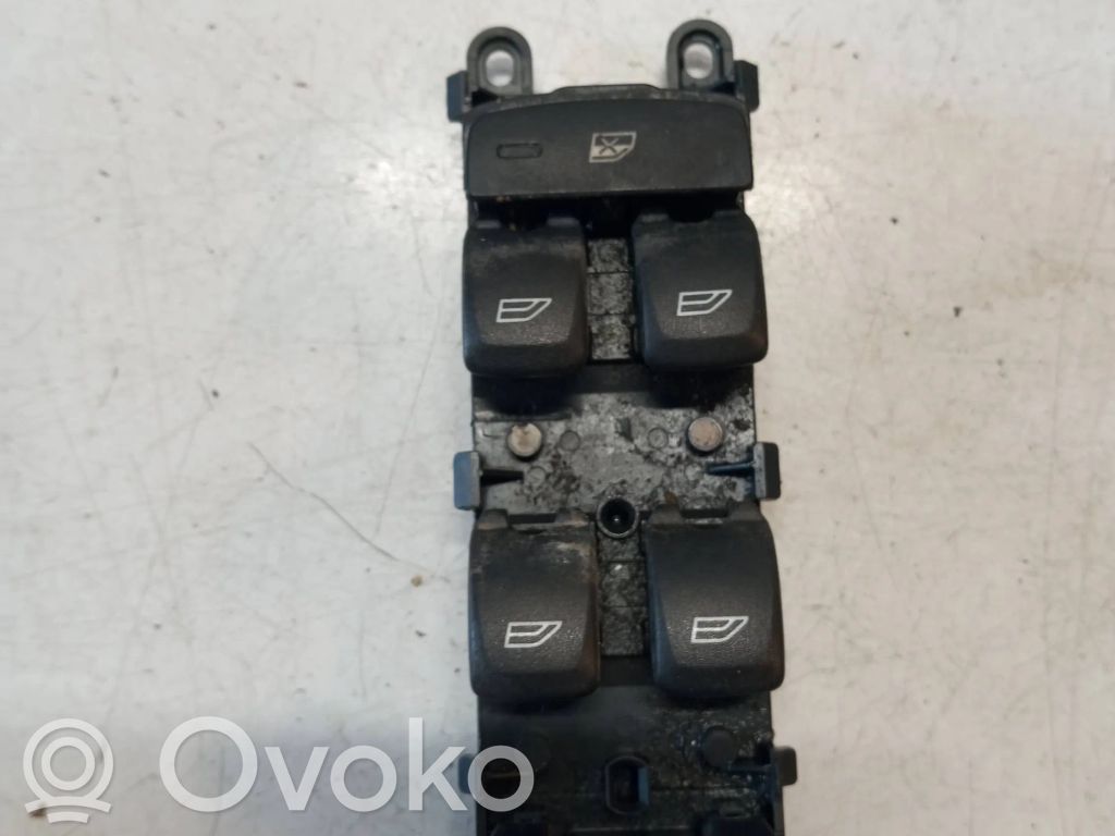 Przyciski szyb   31272004,10W134,SWEA05,HW05