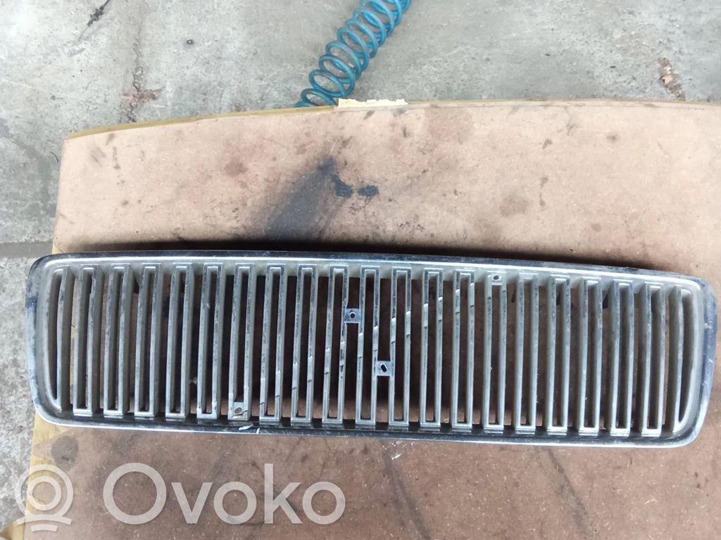 Volvo S80 Grotelės priekinės 