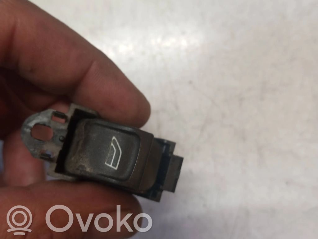 Volvo V70 Electric window control switch 