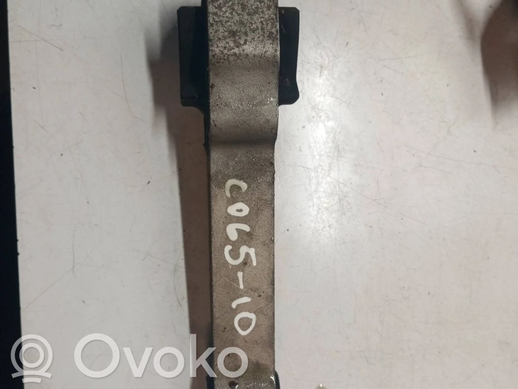 Volvo S60 Engine mount bracket 