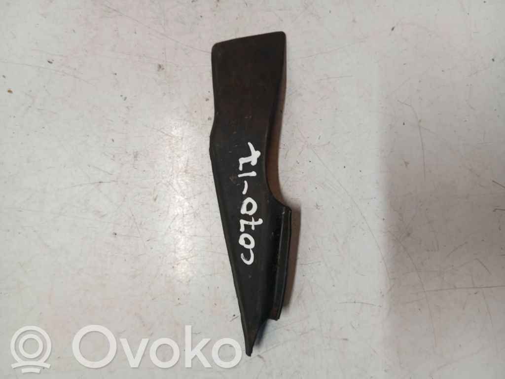 Windshield trim   8662736