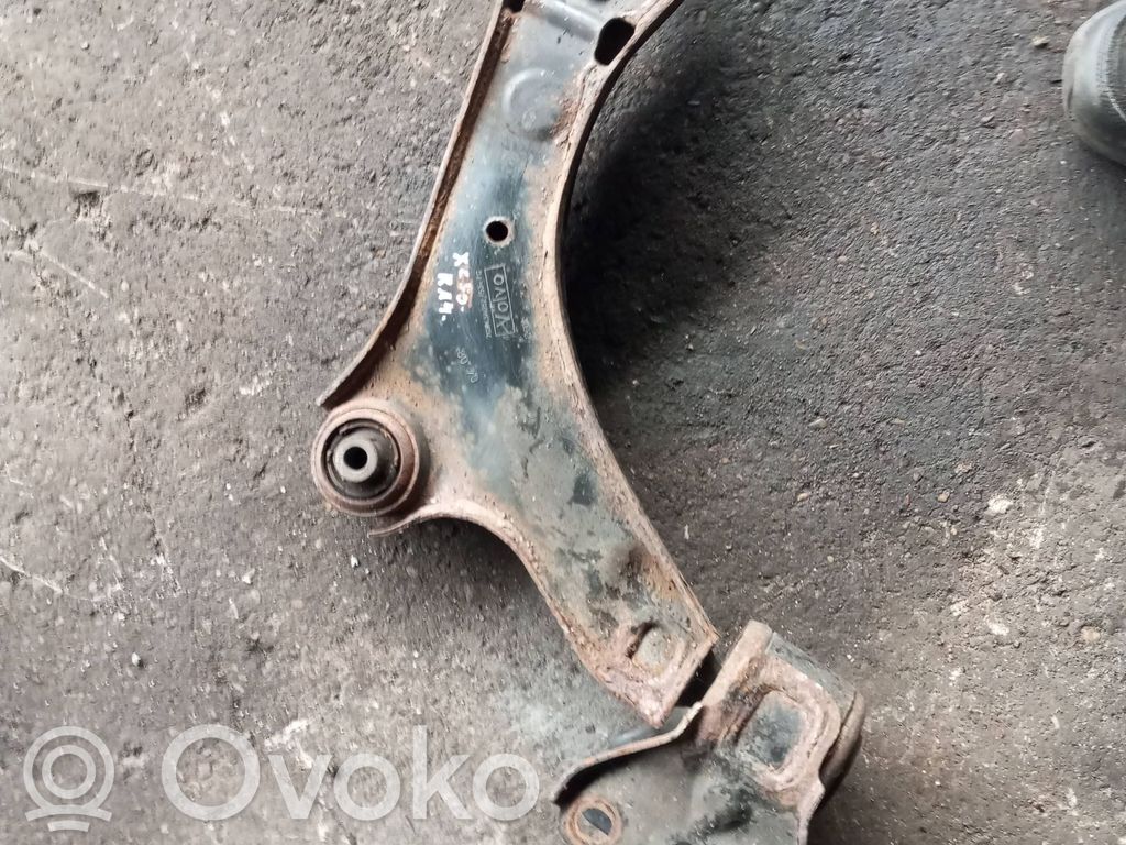 Volvo XC70 Front lower control arm/wishbone 