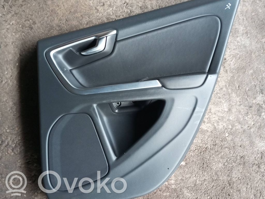 Volvo S60 Apšuvums aizmugurējām durvīm 