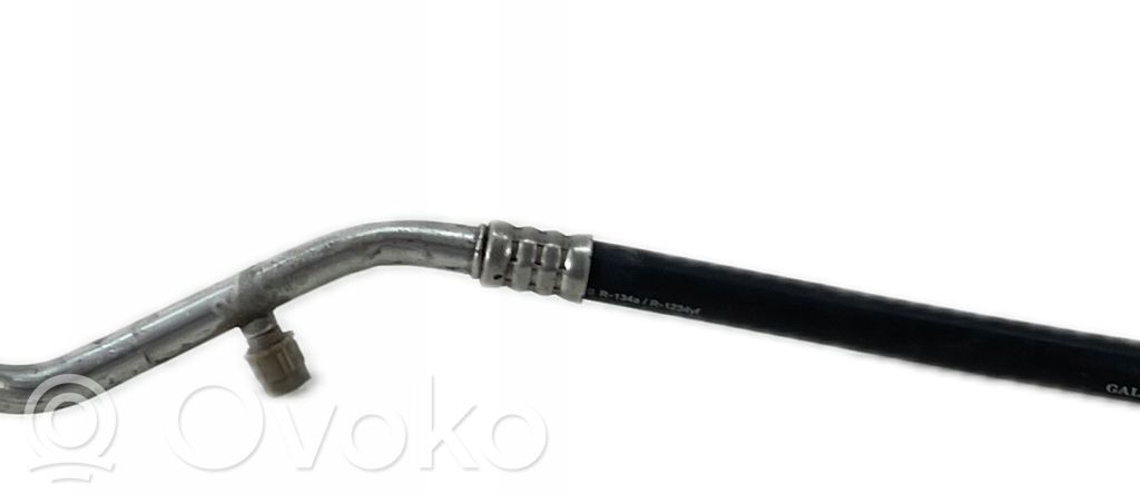 Ilmastointilaitteen putki (A/C)   68232466AB