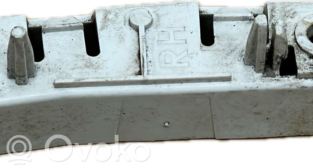 Ford Focus Soporte de montaje del parachoques trasero 