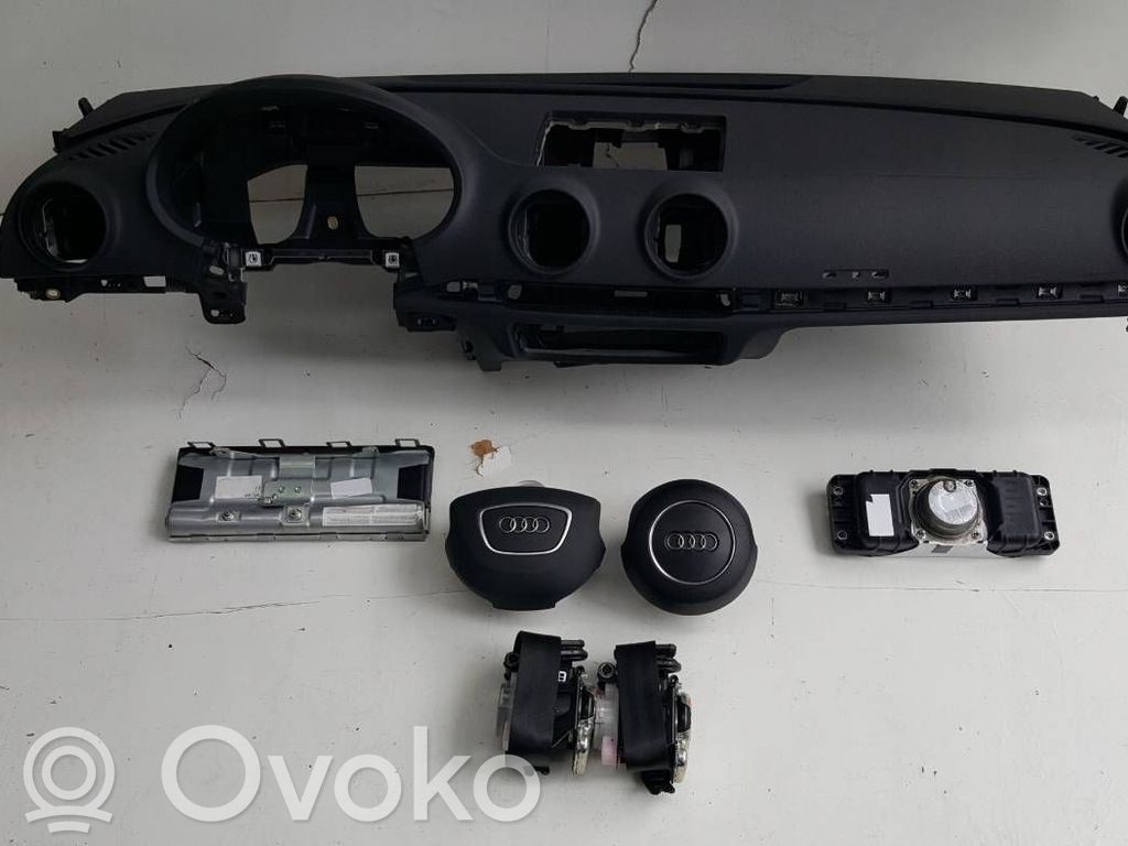 Audi A3 S3 8V Oro pagalvių komplektas su panele 