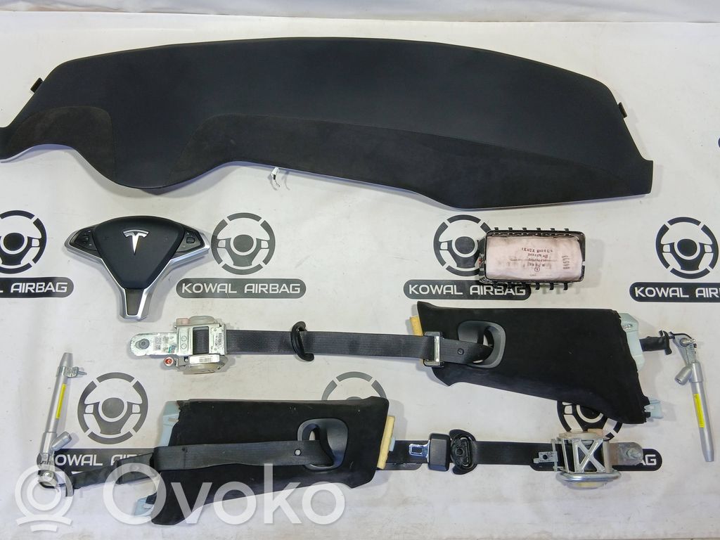 Tesla Model S Комплект подушек безопасности с панелью 