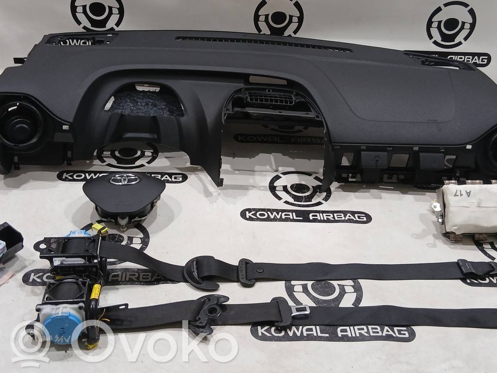 Toyota Aygo AB40 Deska rozdzielcza 