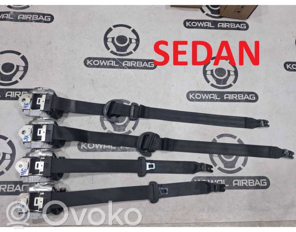 Skoda Octavia Mk4 juego de cinturones de seguridad 
