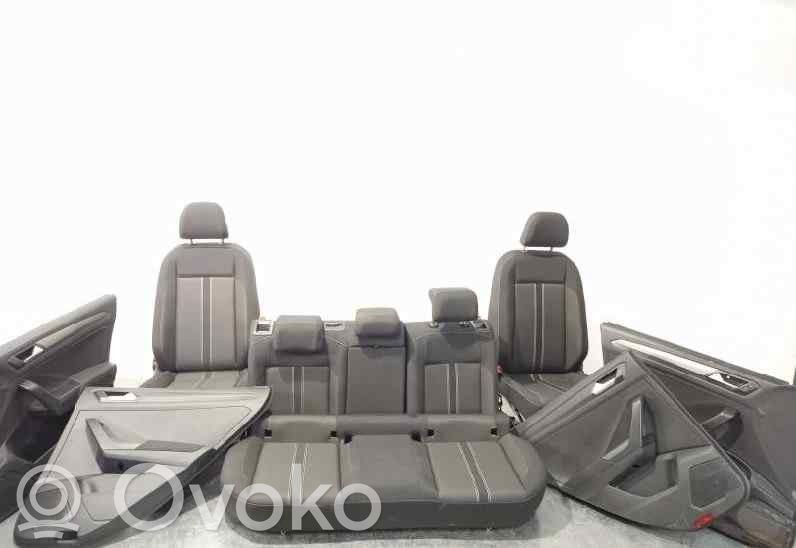 Volkswagen T-Roc Fotele / Kanapa / Komplet 