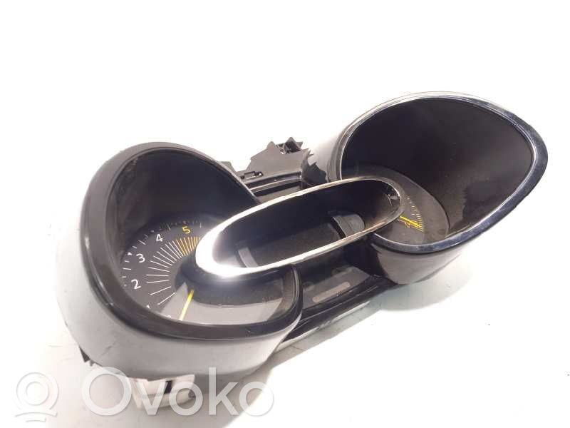 Renault Clio IV Speedometer (instrument cluster) 