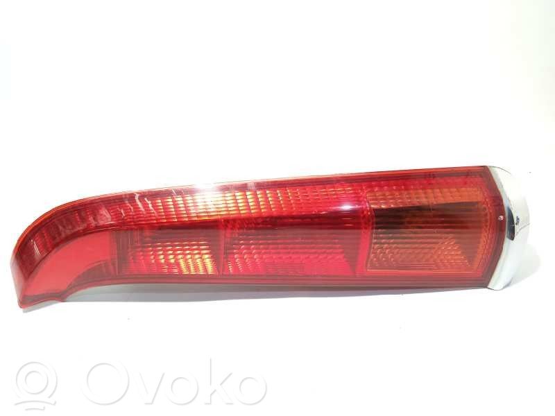 Honda Stream Задний фонарь в кузове 