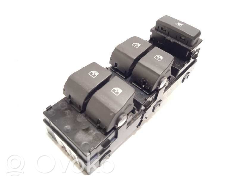 Hyundai i30 Interruptor del elevalunas eléctrico 